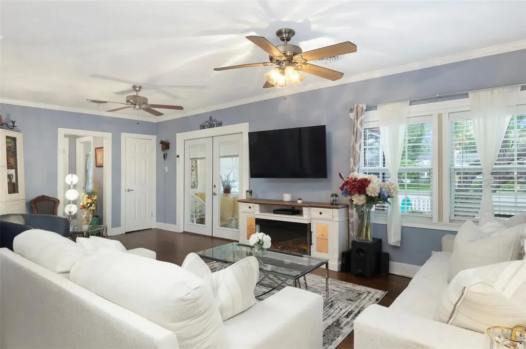 4526 1st Avenue N St Petersburg FL 33713