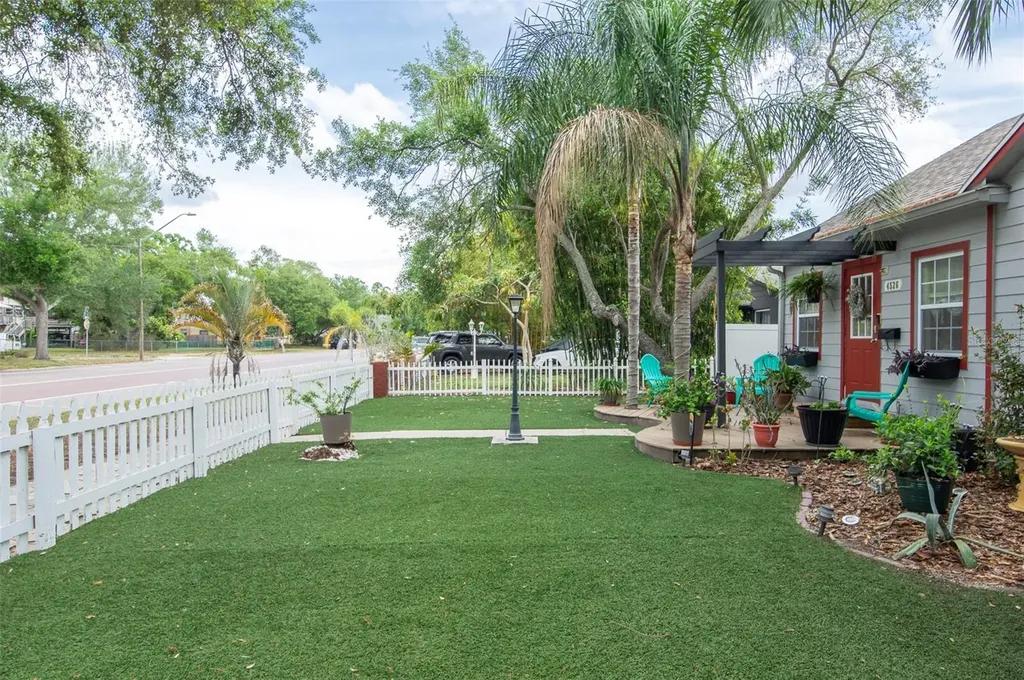4526 1st Avenue N St Petersburg FL 33713