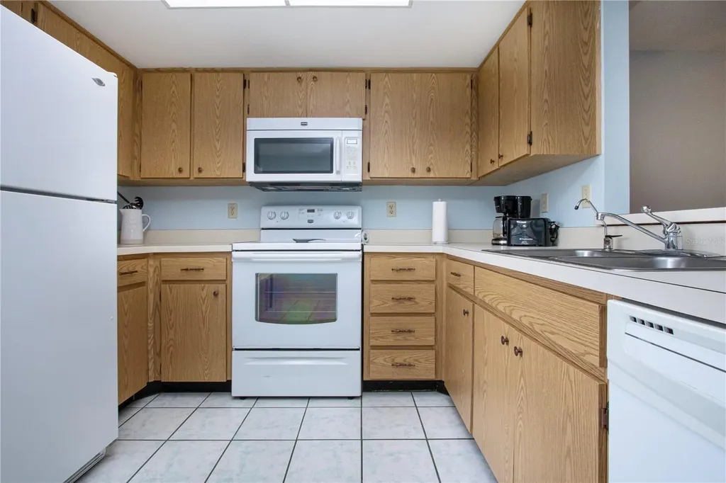 2017 Hullhouse Drive Sun City Center FL 33573