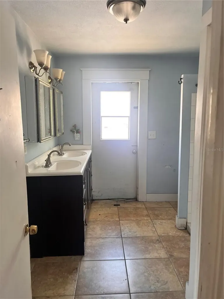 1015 12th Street W Bradenton FL 34205