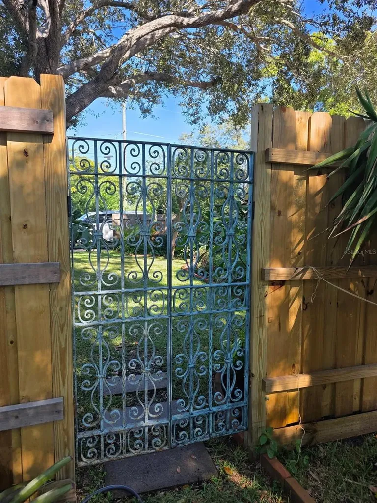 4718 Crystal Avenue Sarasota FL 34231