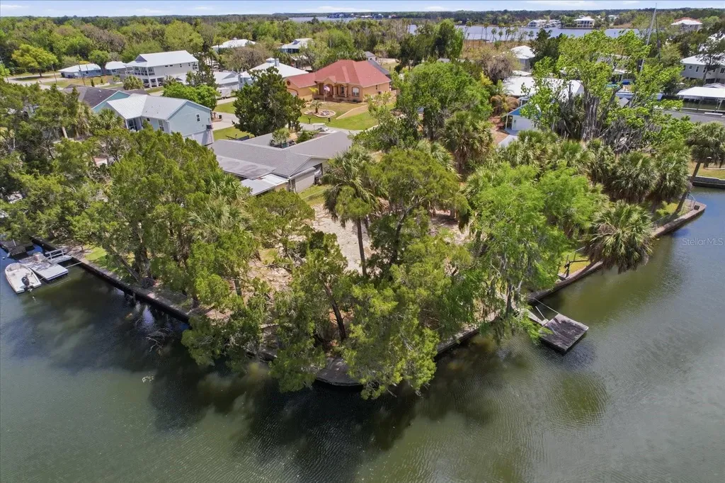 1941 NW 16th Street Crystal River FL 34428