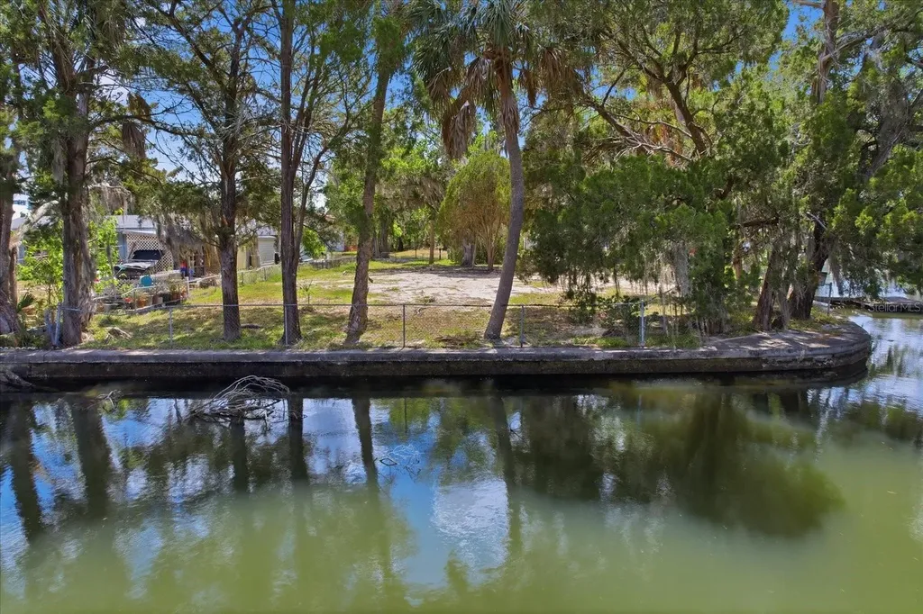 1941 NW 16th Street Crystal River FL 34428