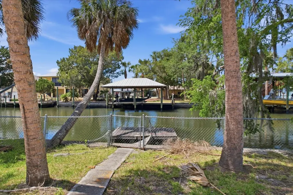 1941 NW 16th Street Crystal River FL 34428
