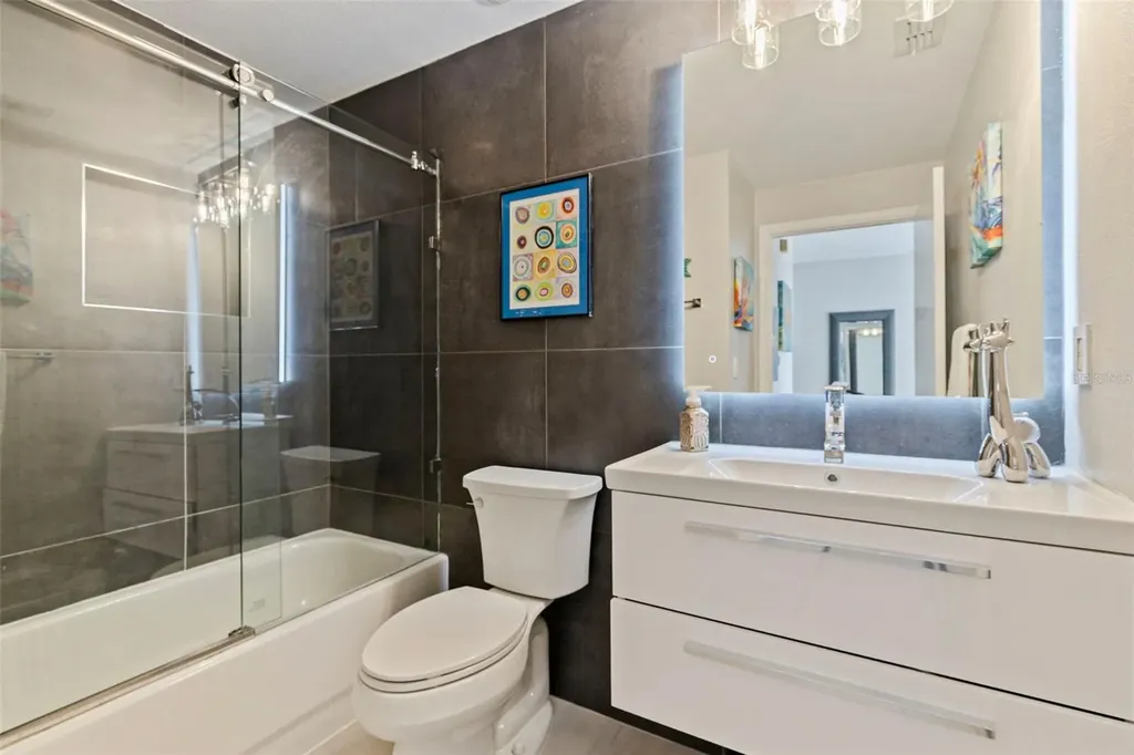 200 4th Avenue S St Petersburg FL 33701