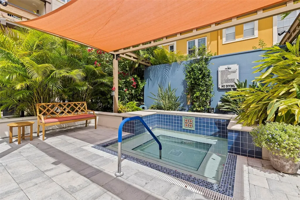 200 4th Avenue S St Petersburg FL 33701