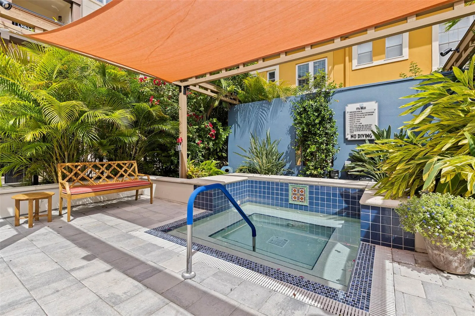 200 4th Avenue S St Petersburg FL 33701