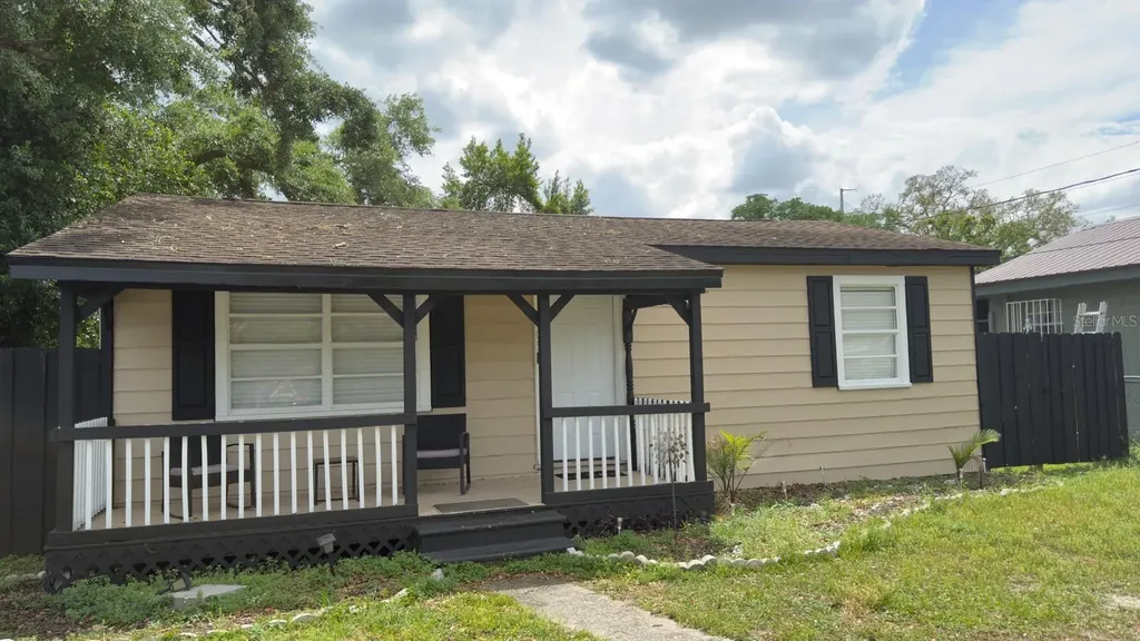 2109 E Navajo Avenue Tampa FL 33612