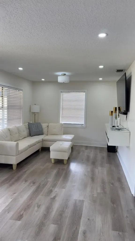 2109 E Navajo Avenue Tampa FL 33612