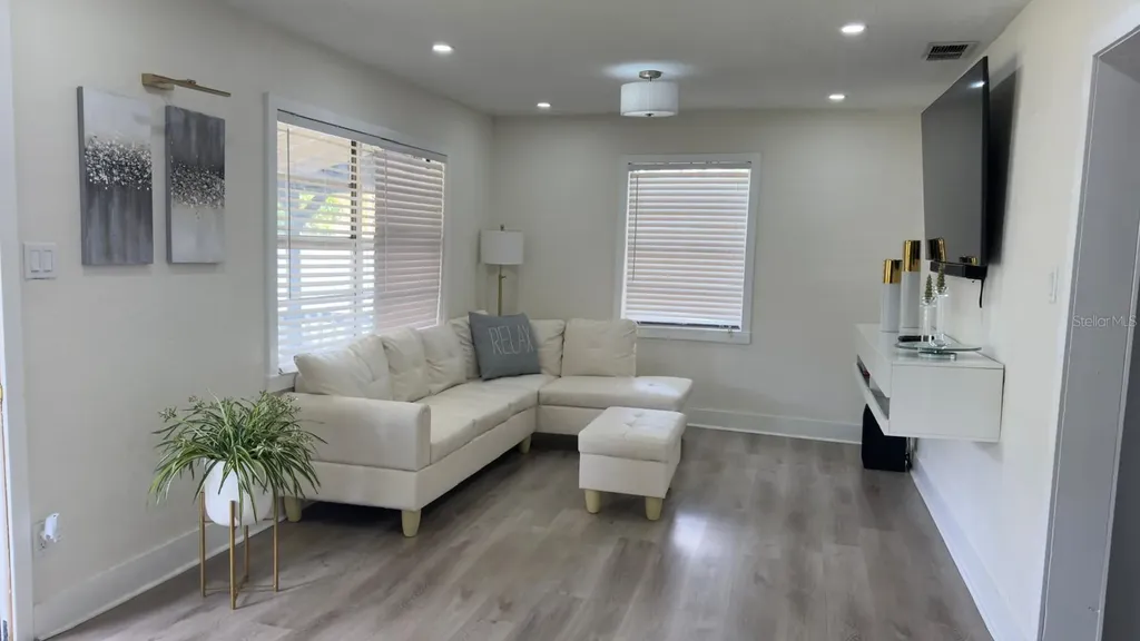2109 E Navajo Avenue Tampa FL 33612