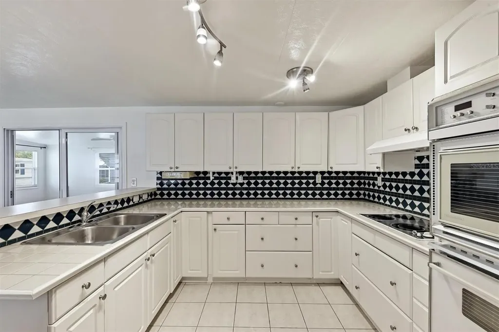 5236 Kenwood Avenue Sarasota FL 34234