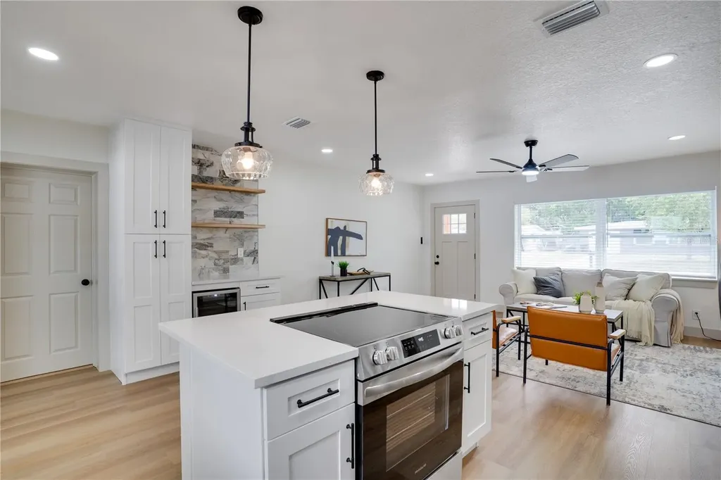 1950 75th Street N St Petersburg FL 33710