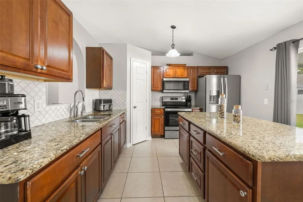 638 Basingstoke Court Kissimmee FL 34758