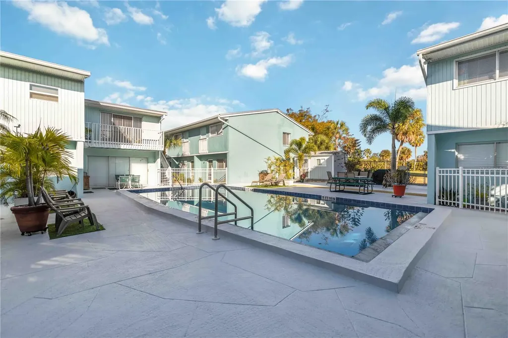 3569 Bee Ridge Sarasota FL 34239