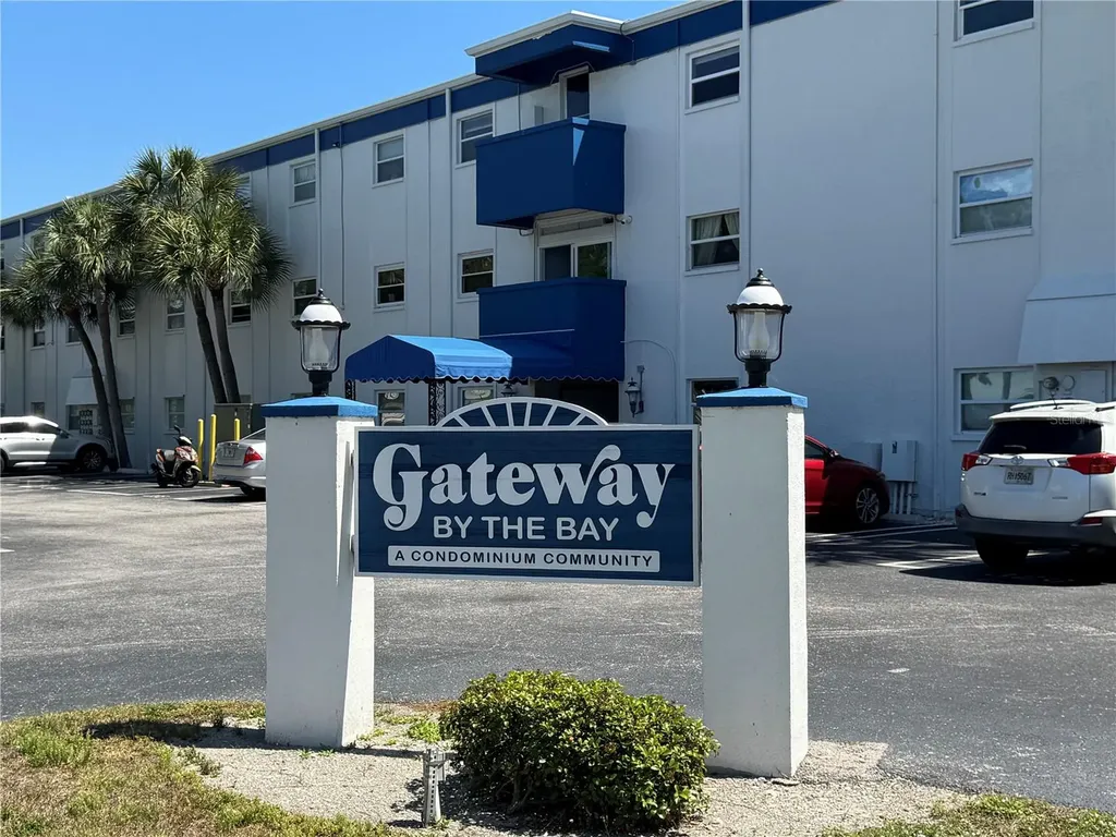 350 79th Avenue N St Petersburg FL 33702