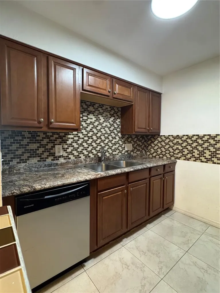350 79th Avenue N St Petersburg FL 33702