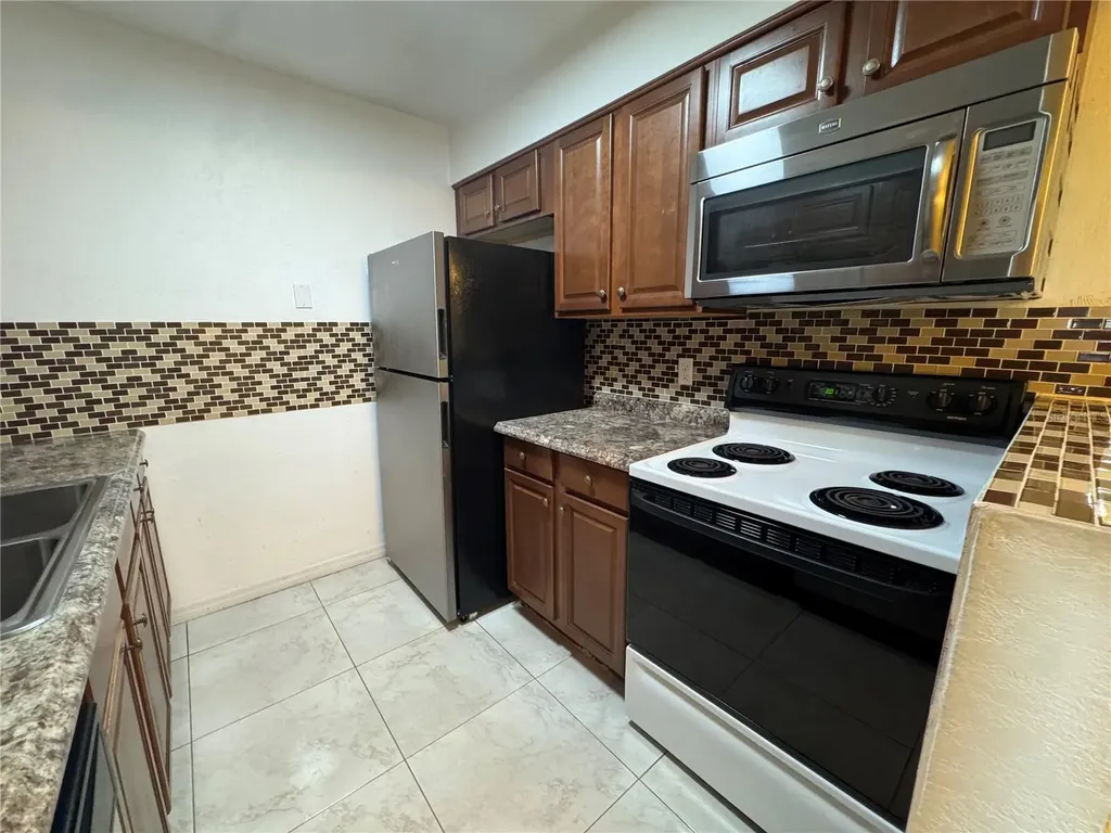 350 79th Avenue N St Petersburg FL 33702