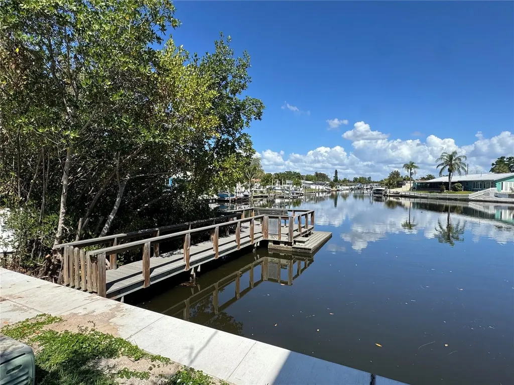 350 79th Avenue N St Petersburg FL 33702
