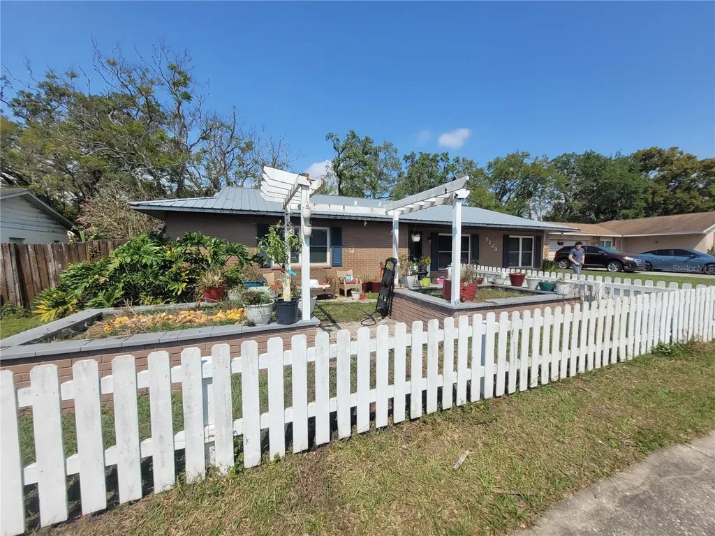 5203 Presidential Street Seffner FL 33584