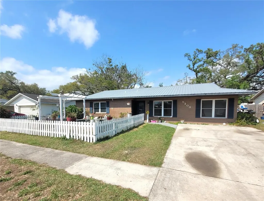 5203 Presidential Street Seffner FL 33584
