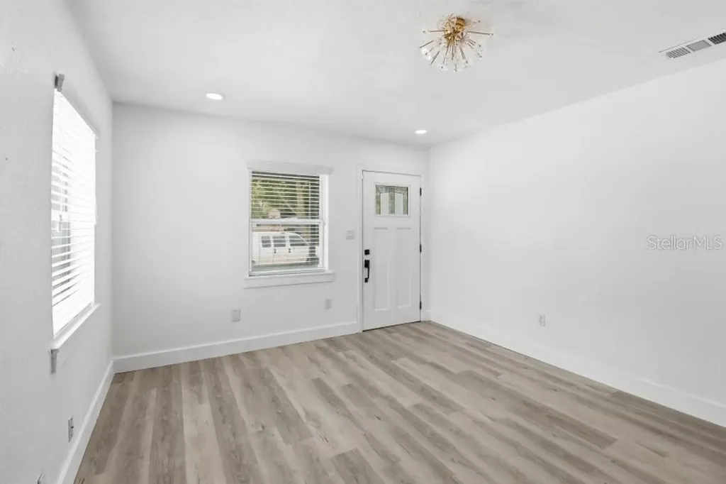 5345 Avon Court Orlando FL 32807