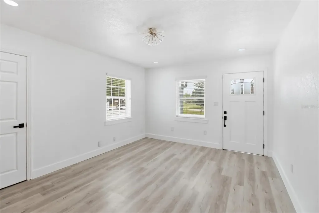 5345 Avon Court Orlando FL 32807