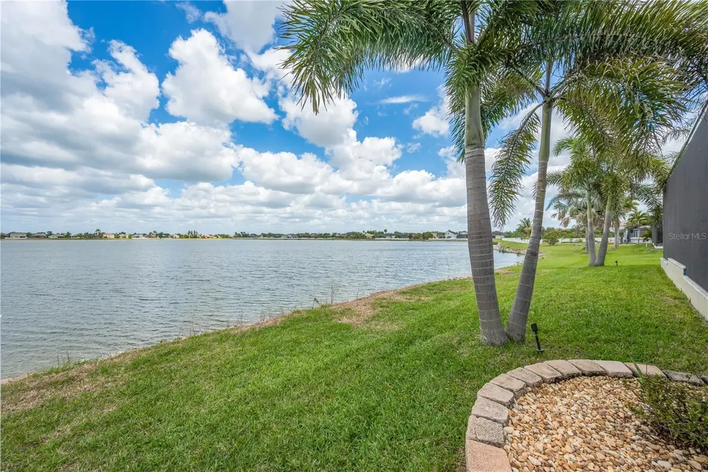 1842 Mira Lago Circle Ruskin FL 33570