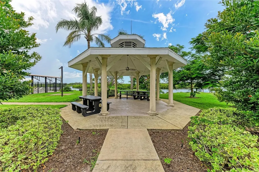1007 50th Street E Bradenton FL 34208