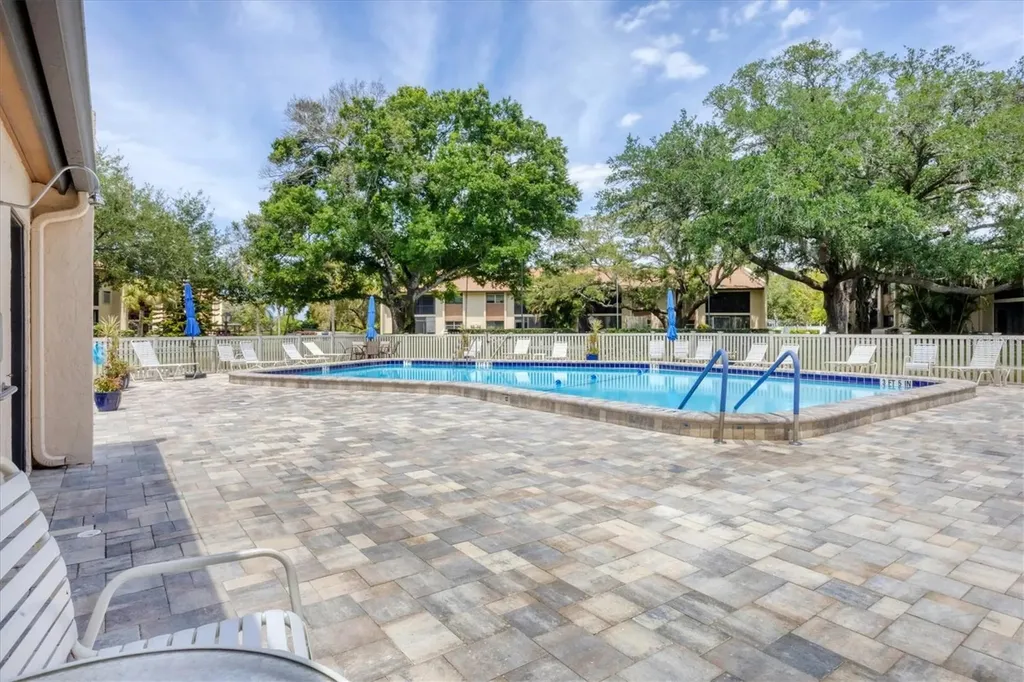 2756 Clubhouse Drive Sarasota FL 34232