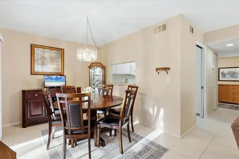 2756 Clubhouse Drive Sarasota FL 34232