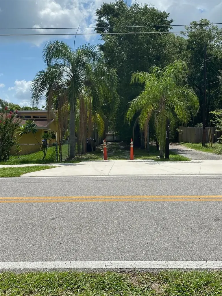 7439 Mott Avenue Orlando FL 32810