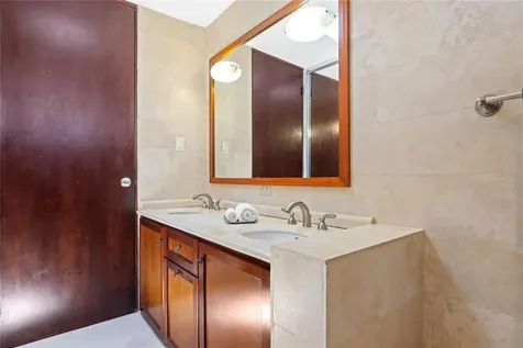 69 Roble Guaynabo PR 00966