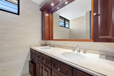 69 Roble Guaynabo PR 00966