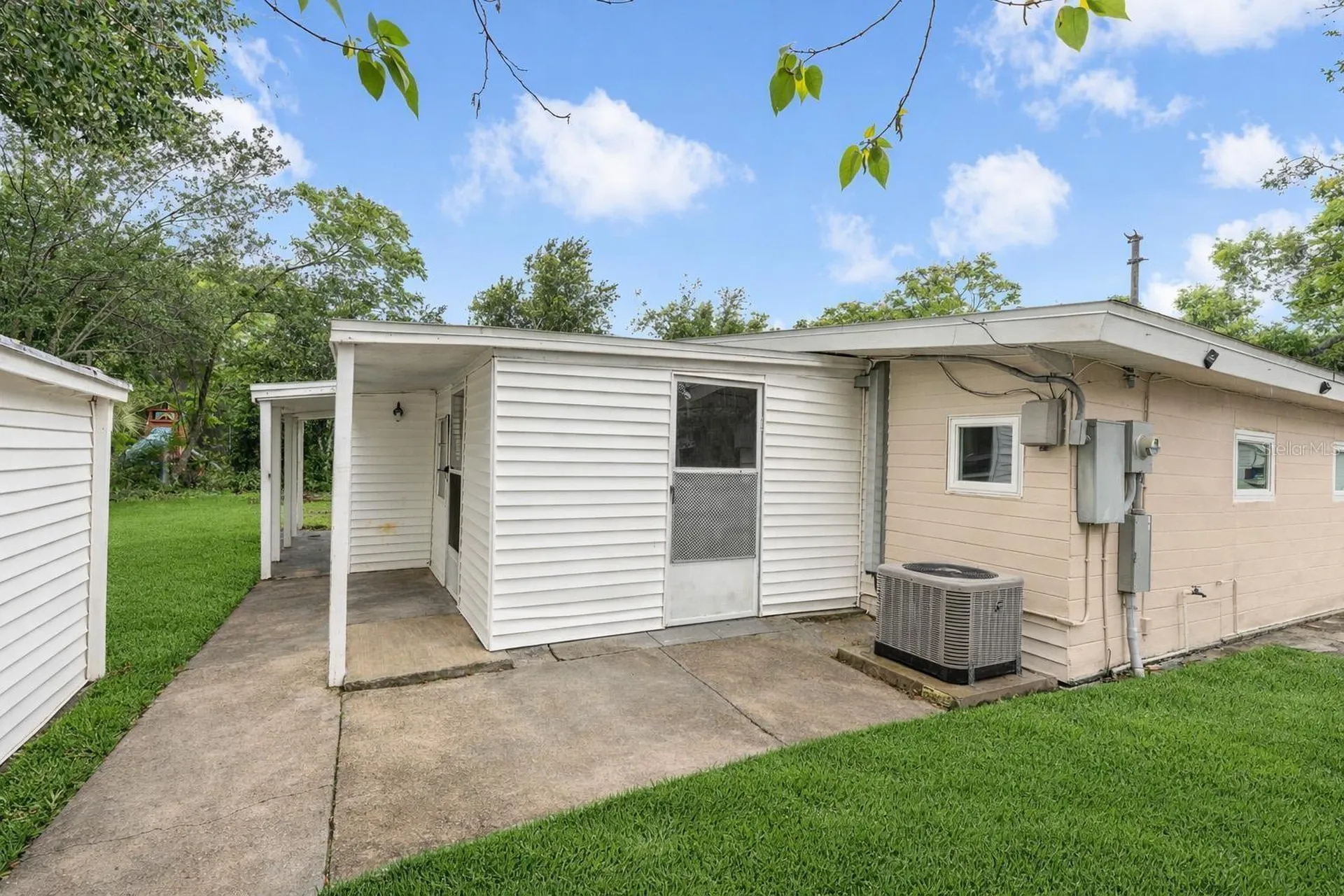 1712 Tallahassee Drive Daytona Beach FL 32117
