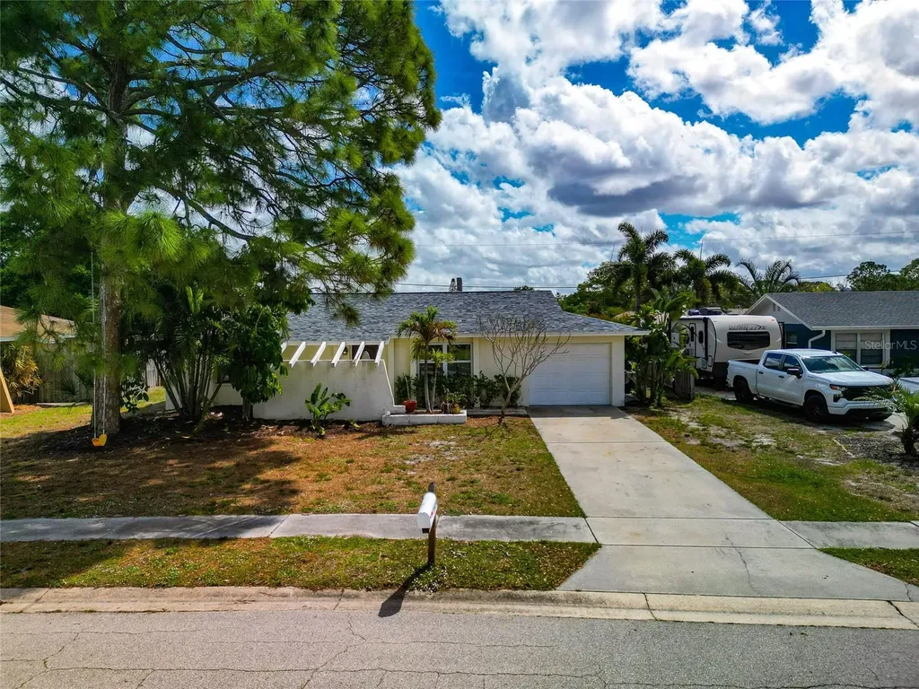 2529 Golden Poinciana Place Sarasota FL 34232