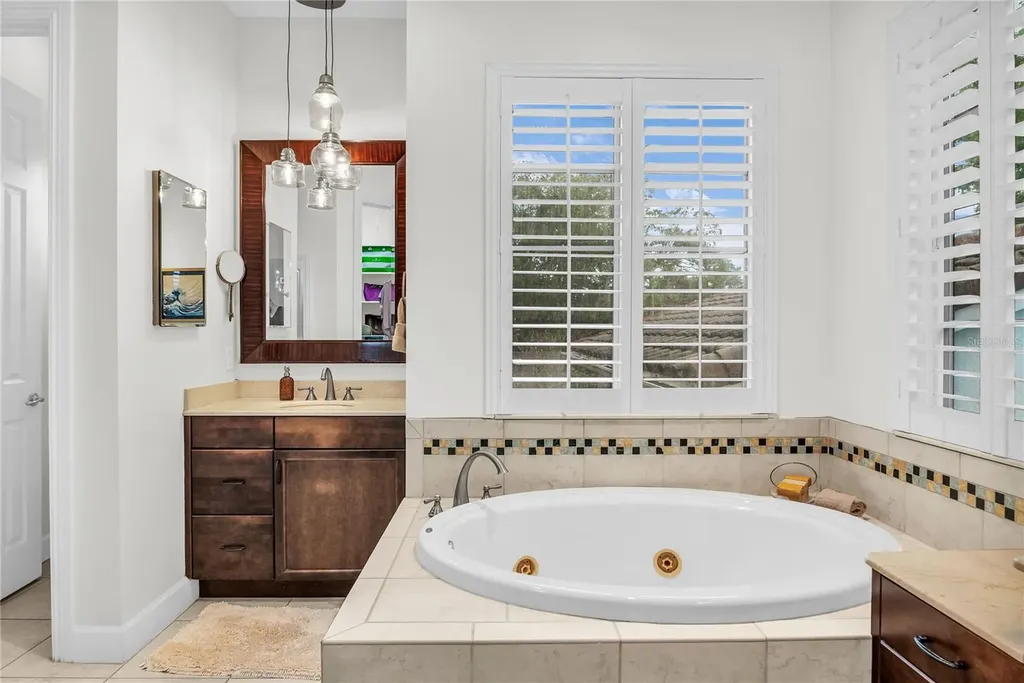 18 Celia Lane Orlando FL 32803