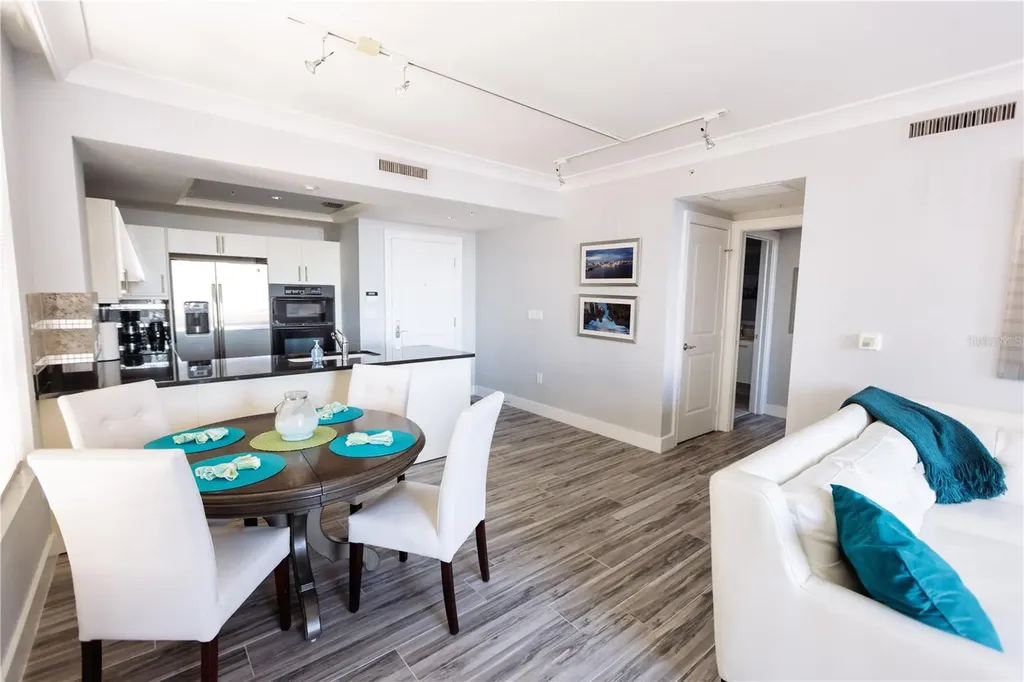 1350 Main Street Sarasota FL 34236
