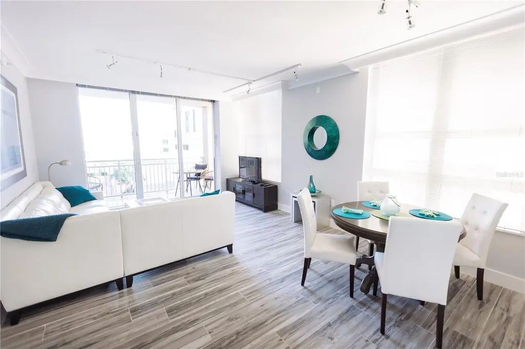 1350 Main Street Sarasota FL 34236
