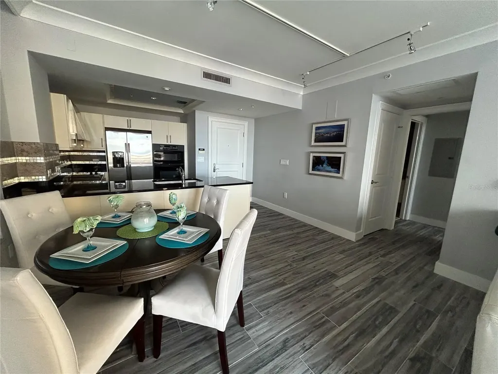 1350 Main Street Sarasota FL 34236