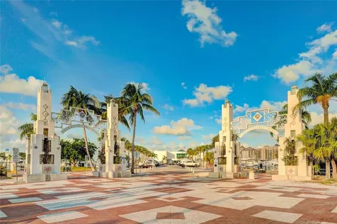 1350 Main Street Sarasota FL 34236
