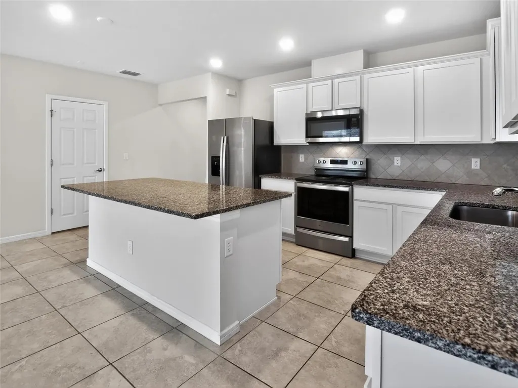 1612 Aspen Avenue Davenport FL 33837