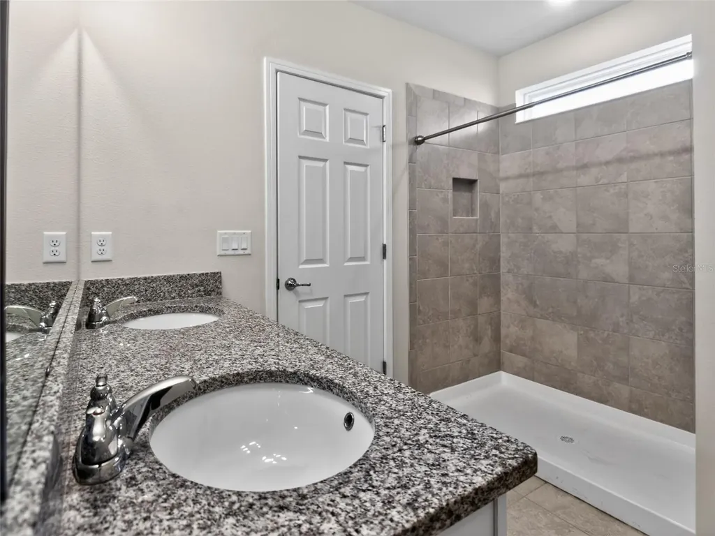 1612 Aspen Avenue Davenport FL 33837
