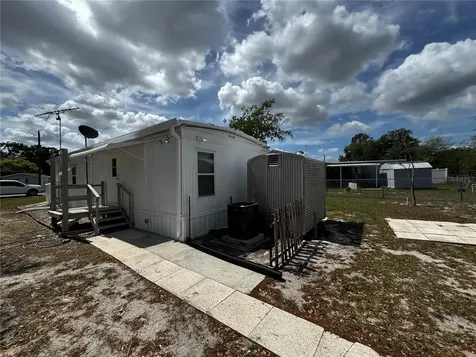 1350 County Drive Tavares FL 32778