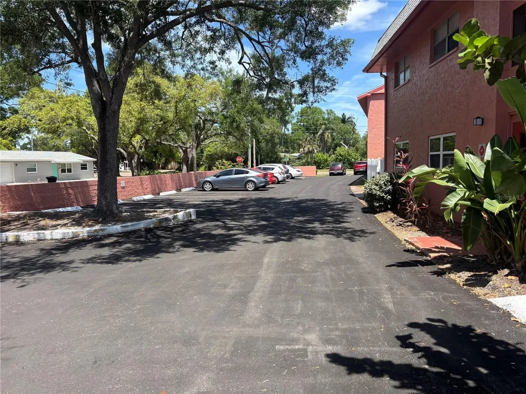 660 62nd Avenue N St Petersburg FL 33702