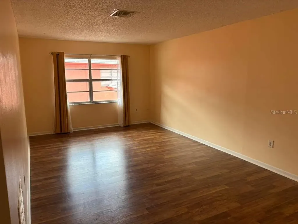 660 62nd Avenue N St Petersburg FL 33702