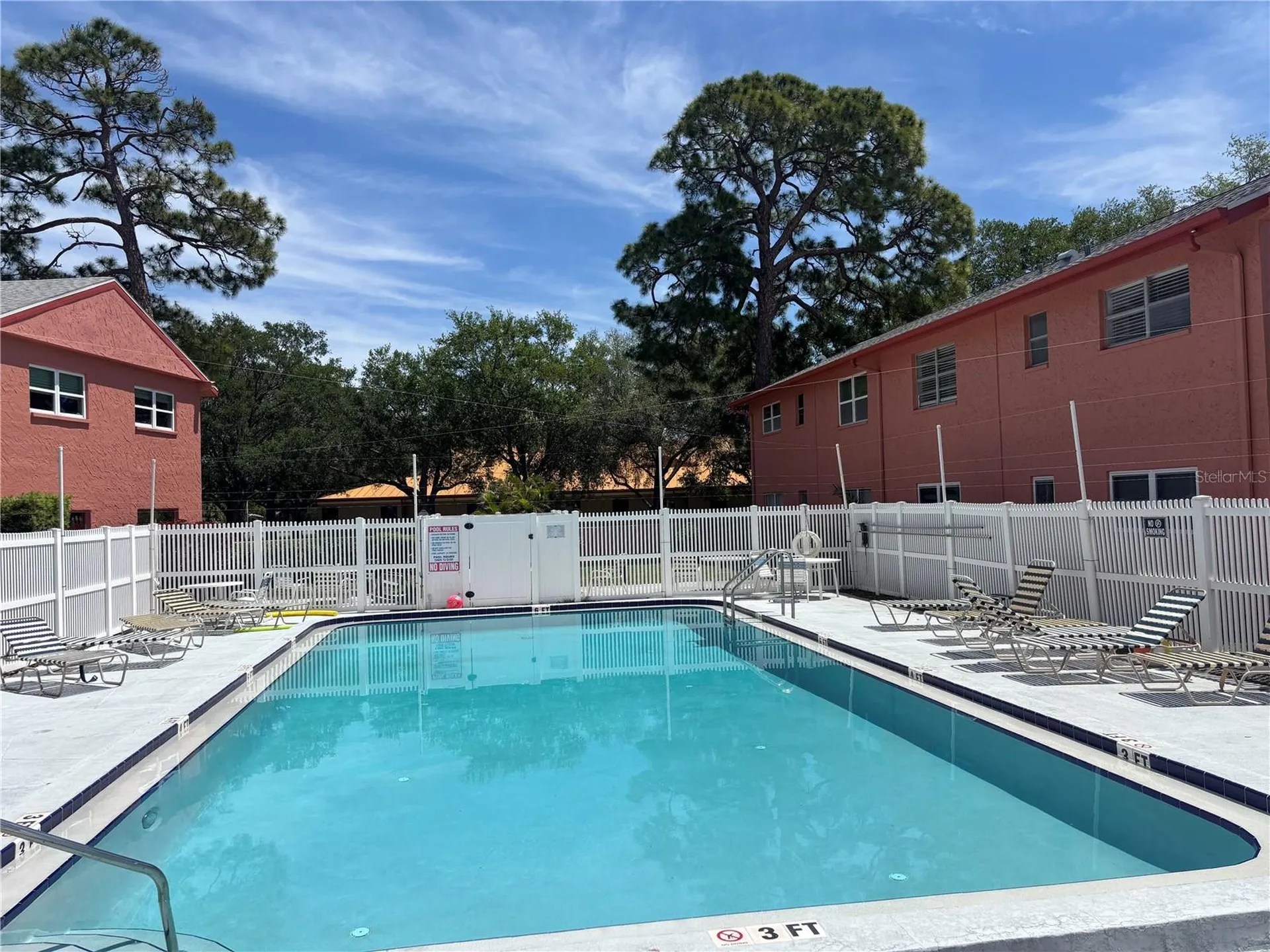 660 62nd Avenue N St Petersburg FL 33702