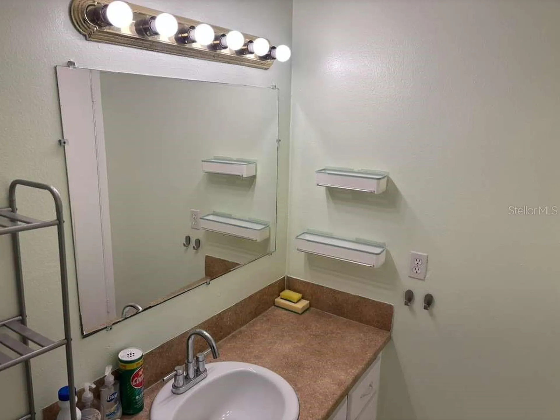 660 62nd Avenue N St Petersburg FL 33702