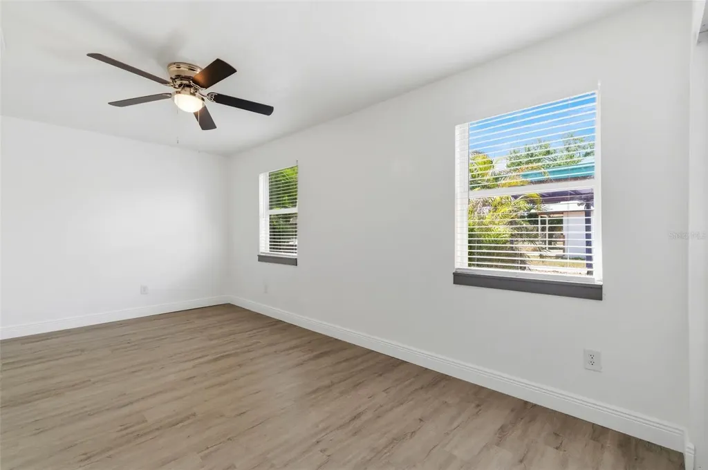 7211 32nd Avenue N St Petersburg FL 33710