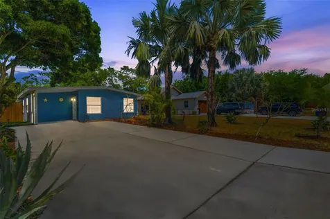 7211 32nd Avenue N St Petersburg FL 33710