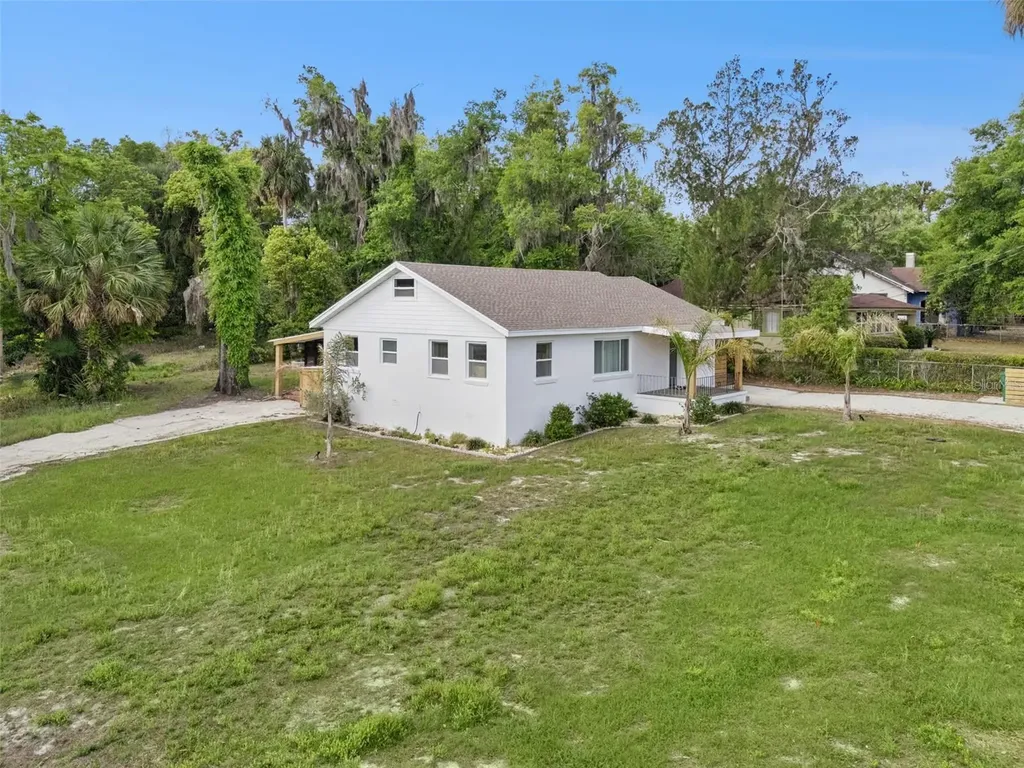 334 W Howry Avenue Deland FL 32720